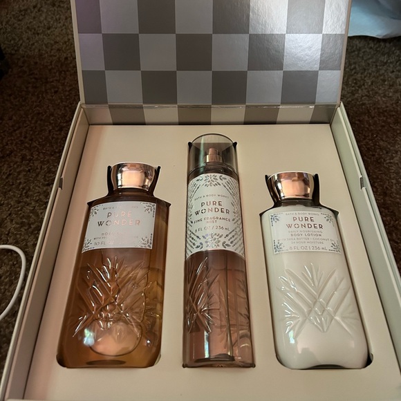 Bath & Body Set - Pink and White - Picture 1 of 2